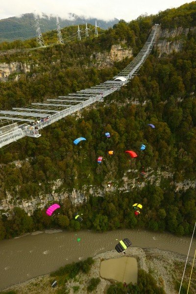 Skypark BASE days 2016, массовый прыжок бейсджамперов со скайбридж, сочи, Россия