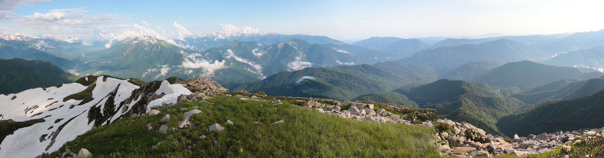 Панорама поляна. Ачишхо панорама. Красная Поляна горы панорама. Метеостанция красная Поляна. Панорама хребта Ачишхо из красной Поляны.