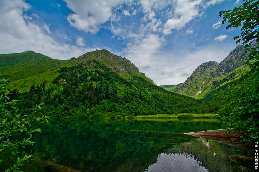 Озеро Кардывач летом.