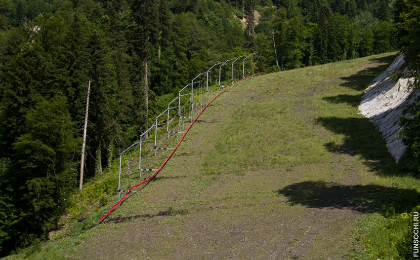 Сеть безопасности на горнолыжном курорте в Красной Поляне летом