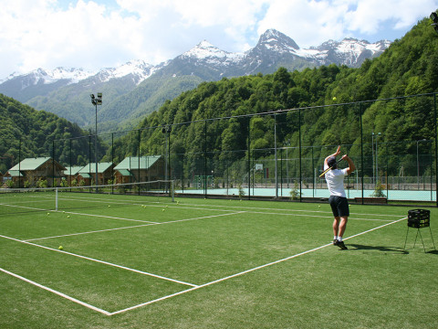 Теннисный корт в Красной Поляне