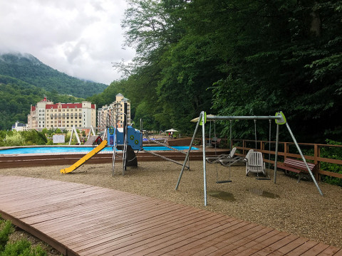 Площадка для детей с бассейном