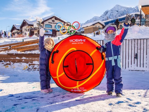 Катание на надувных ватрушках на Роза Хутор